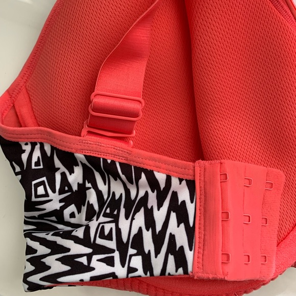 Pour Moi Energy Lightly Padded Convertible Underwire Sports Bra - Picture 4 of 9